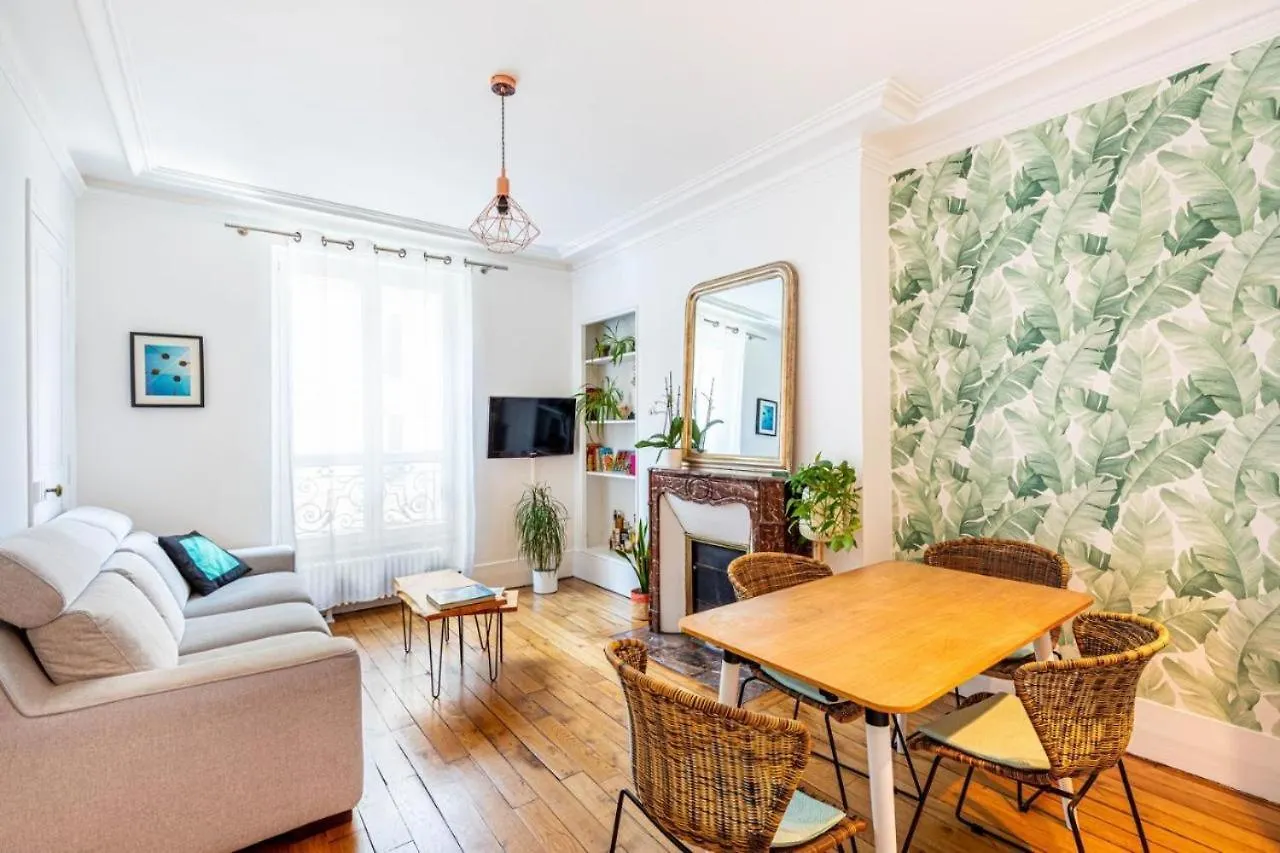 Cosy 2-Bedroom In Montmartre Parijs